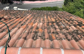 Travaux nettoyage plus traitement anti-mousse et hydrofuge  travaux effectués sur la ville de  st Raphaël 