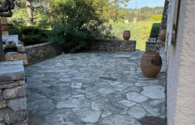 Travaux, traitements de terrasse en pierres naturels traitement anti mousses et hydrofuge sur la commune de Draguignan