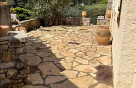 Travaux, traitements de terrasse en pierres naturels traitement anti mousses et hydrofuge sur la commune de Draguignan
